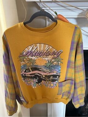 Mustang Graphic Pullover Sweatshirt in Mustard with Plaid Sleeves